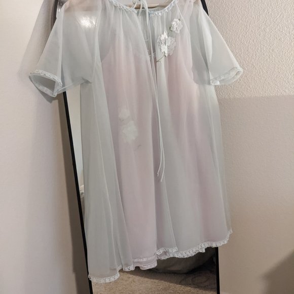 Vintage Vanity Fair Peignoir Robe and Negligee Set - Picture 7 of 7